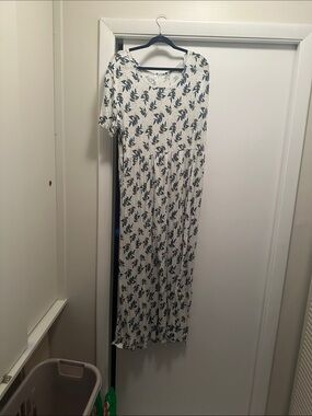 Floral Scoop-Neck Maxi Dress in Cream and Navy